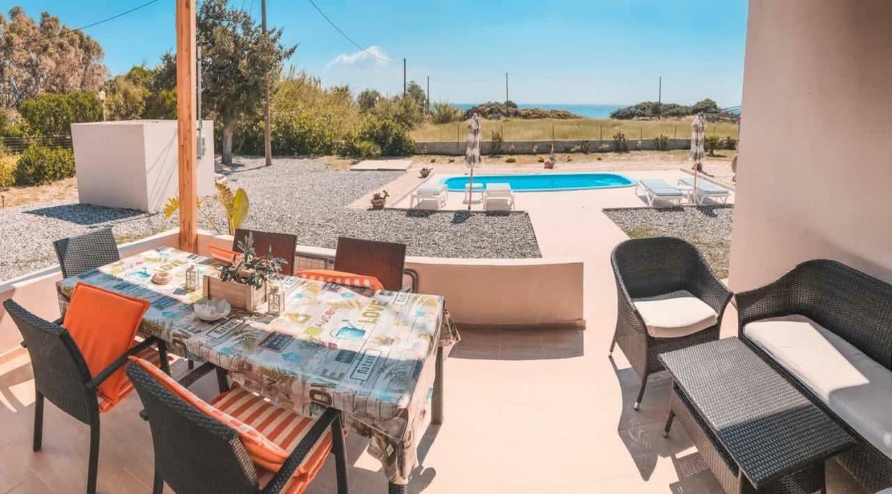 Serenity House- Beachfront With Pool Gennadi
