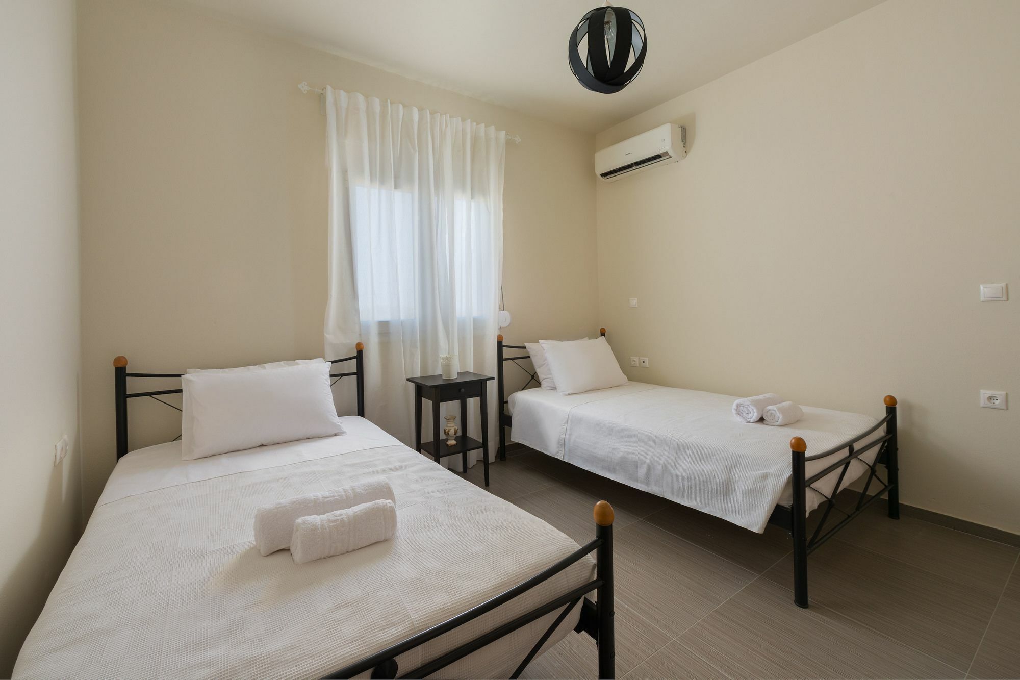 Villa Serenity House- Beachfront With Pool Gennadi